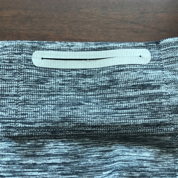 Under Armour seamless crops - Picture 3 of 3